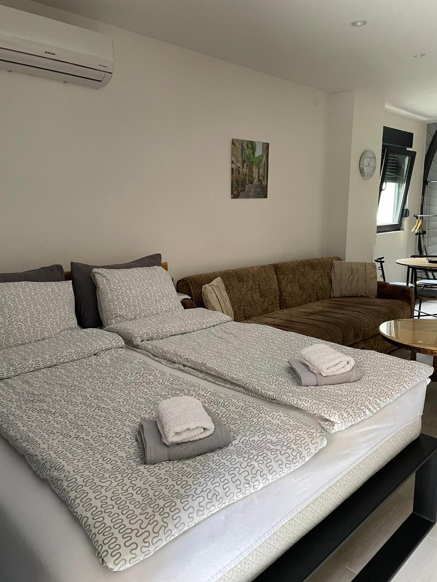 Visoko New Concept - 7 Minutes From The Pyramids - City Center Экстерьер фото